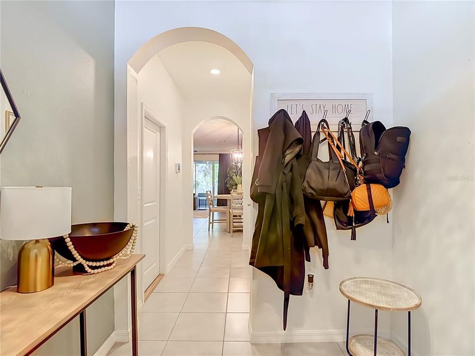 For Rent: $2,600 (3 beds, 2 baths, 1673 Square Feet)