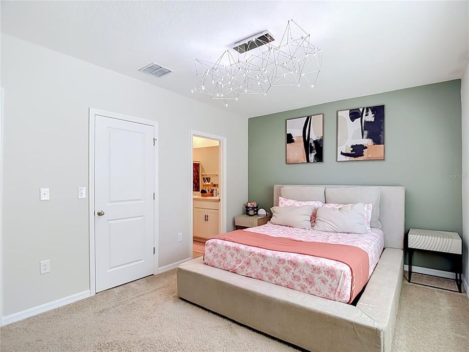 For Rent: $2,600 (3 beds, 2 baths, 1673 Square Feet)