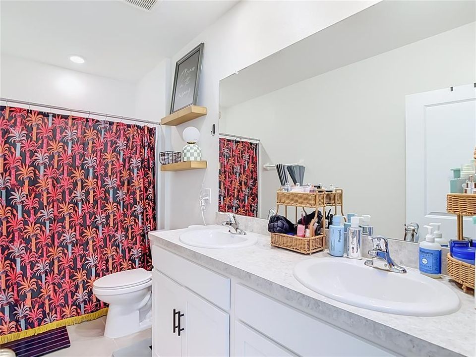 For Rent: $2,600 (3 beds, 2 baths, 1673 Square Feet)