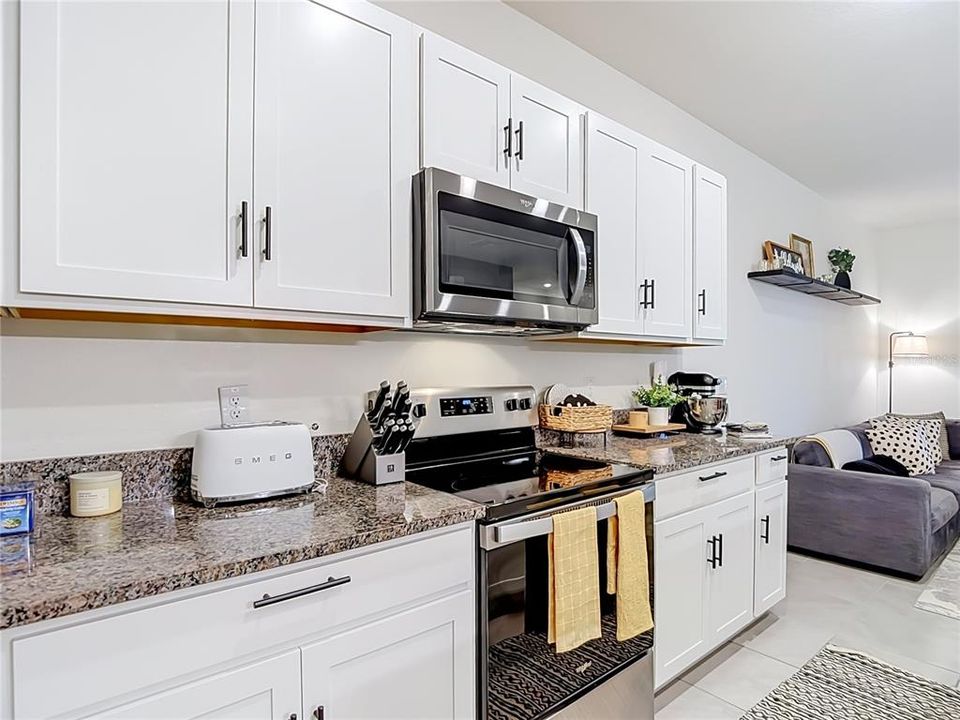 For Rent: $2,600 (3 beds, 2 baths, 1673 Square Feet)