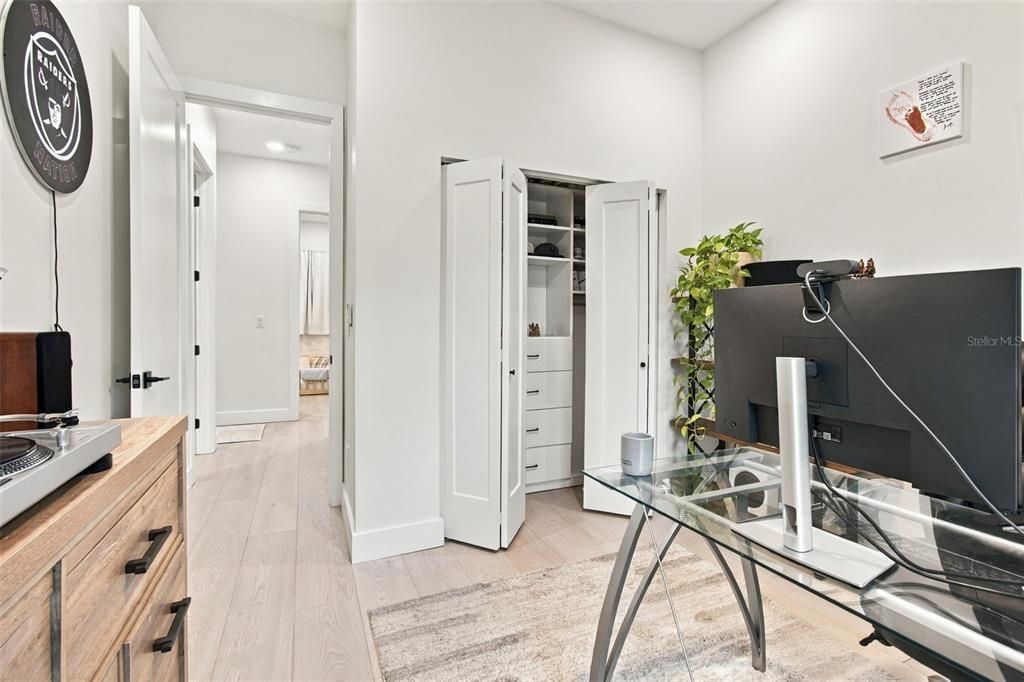 На продажу: $899,999 (4 спален, 2 ванн, 2075 Квадратных фут)