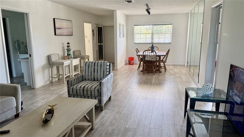 For Sale: $250,000 (3 beds, 2 baths, 1500 Square Feet)