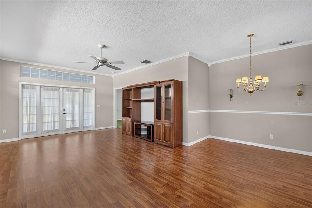 For Sale: $269,900 (3 beds, 2 baths, 1622 Square Feet)
