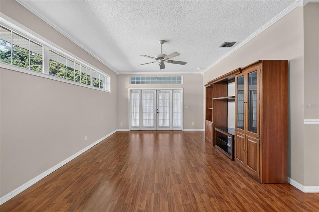For Sale: $269,900 (3 beds, 2 baths, 1622 Square Feet)