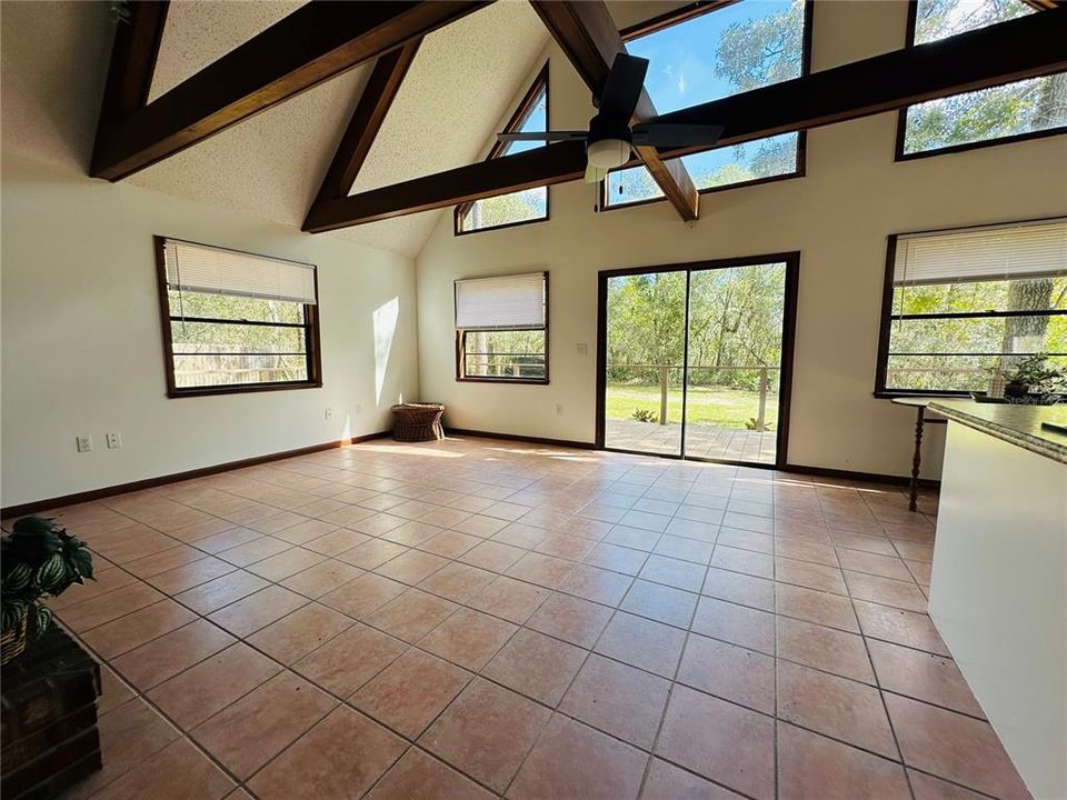 For Sale: $275,000 (2 beds, 2 baths, 1388 Square Feet)