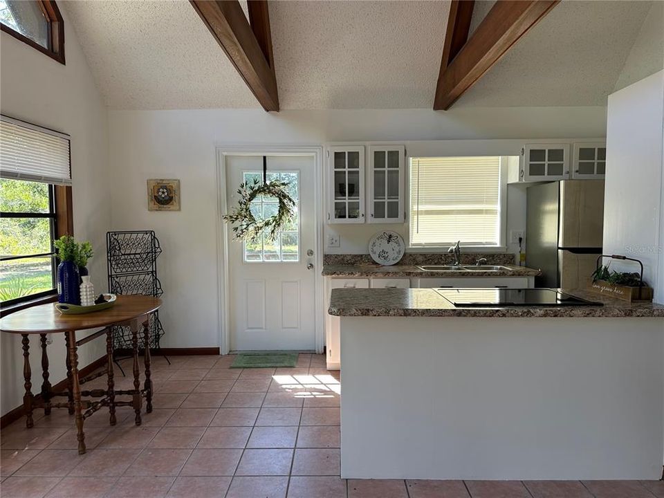 For Sale: $275,000 (2 beds, 2 baths, 1388 Square Feet)