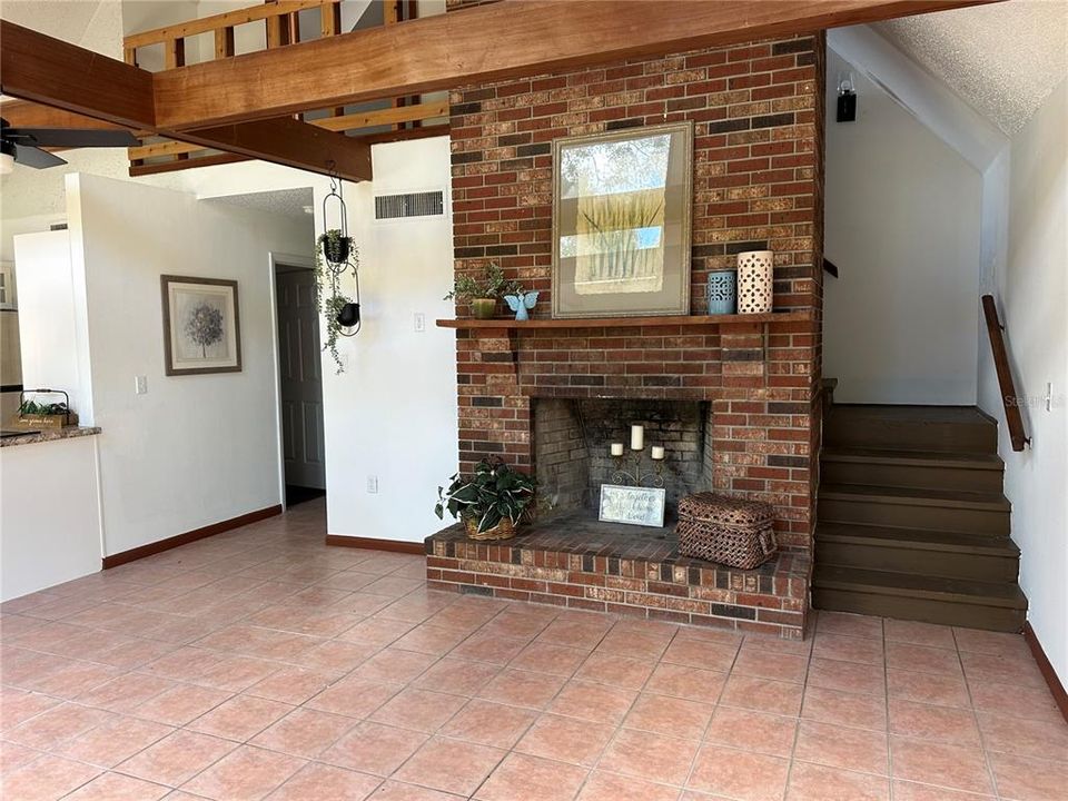 For Sale: $275,000 (2 beds, 2 baths, 1388 Square Feet)