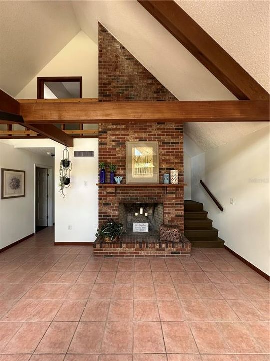 For Sale: $275,000 (2 beds, 2 baths, 1388 Square Feet)