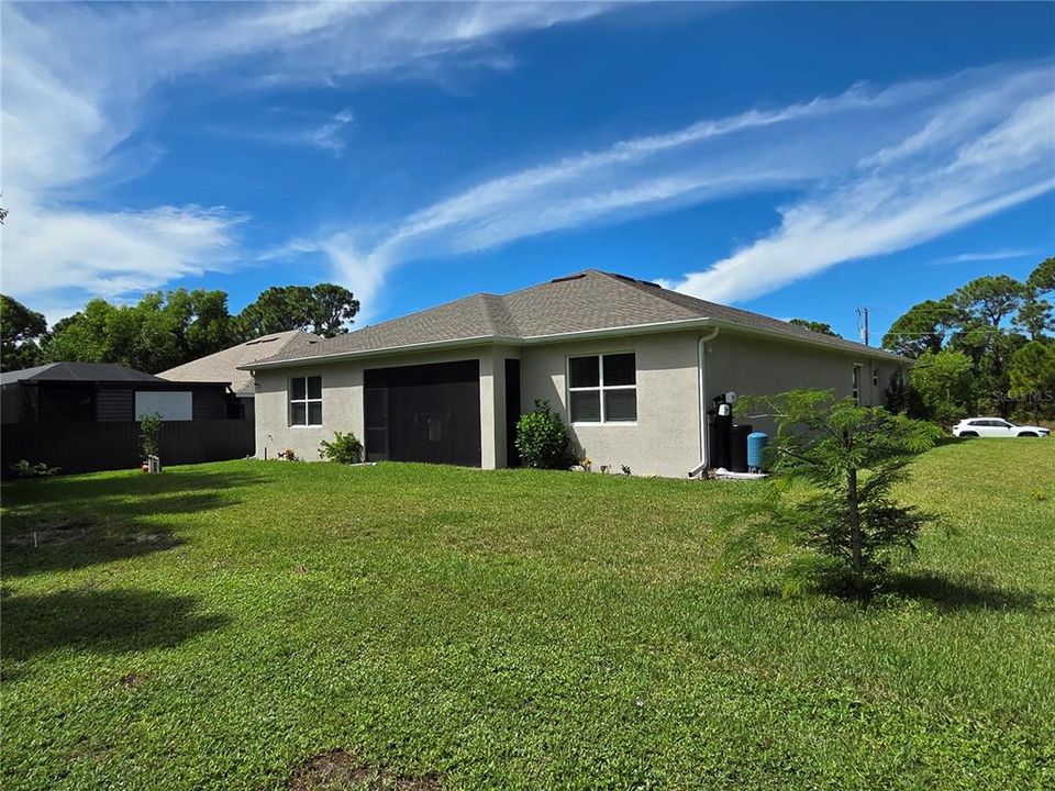For Sale: $424,900 (3 beds, 3 baths, 2434 Square Feet)