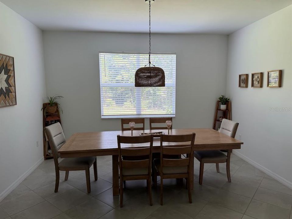 For Sale: $424,900 (3 beds, 3 baths, 2434 Square Feet)