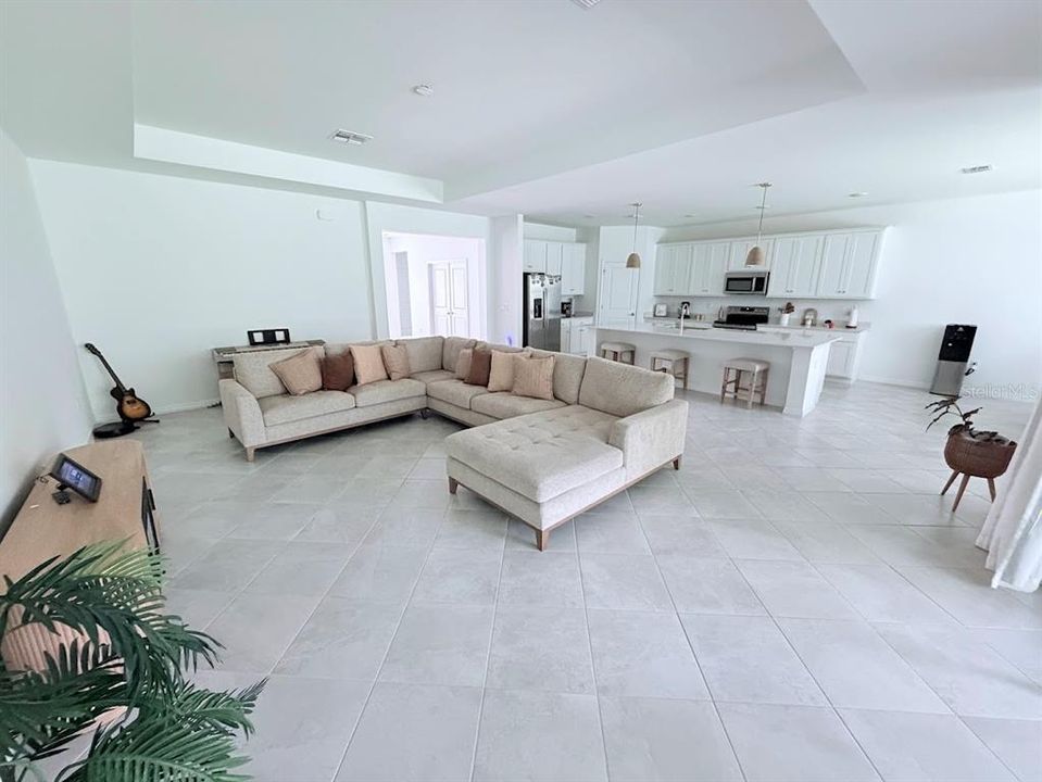 For Sale: $424,900 (3 beds, 3 baths, 2434 Square Feet)