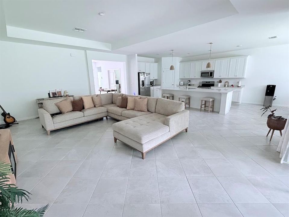 For Sale: $424,900 (3 beds, 3 baths, 2434 Square Feet)