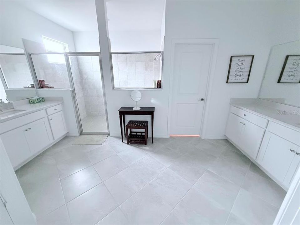 For Sale: $424,900 (3 beds, 3 baths, 2434 Square Feet)