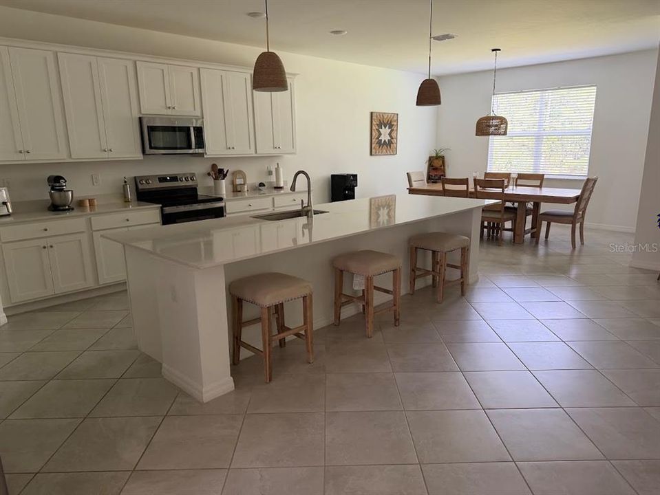 For Sale: $424,900 (3 beds, 3 baths, 2434 Square Feet)