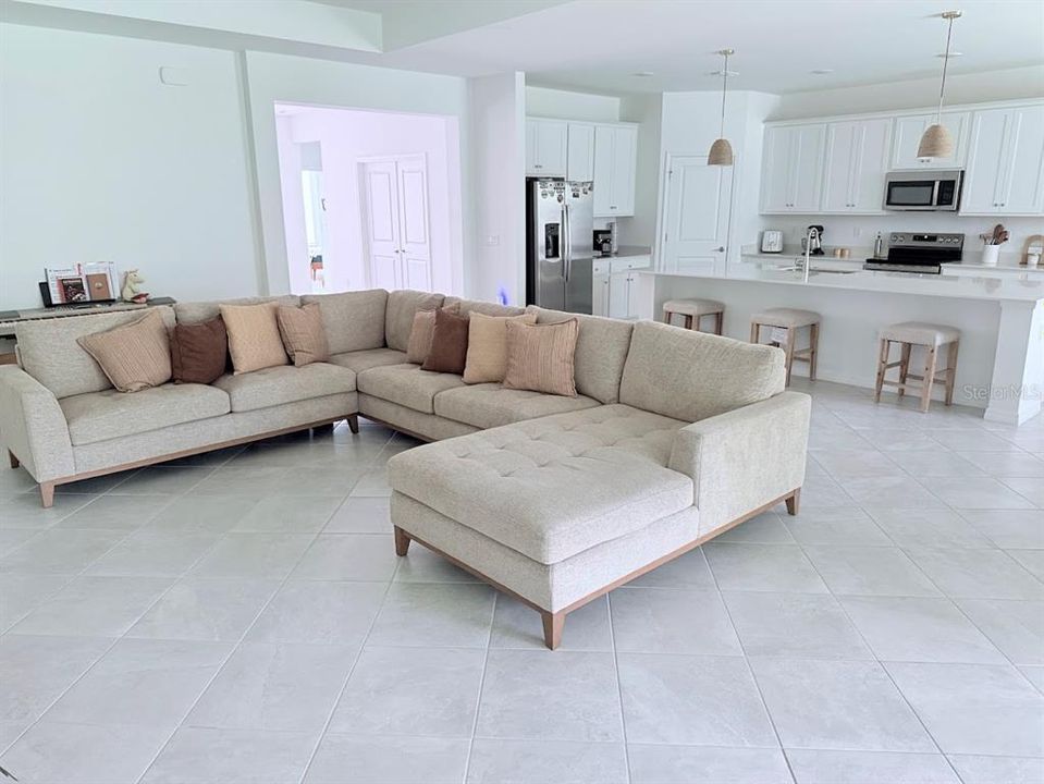 For Sale: $424,900 (3 beds, 3 baths, 2434 Square Feet)