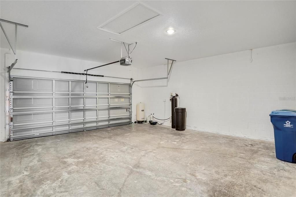 For Sale: $305,000 (4 beds, 2 baths, 1695 Square Feet)