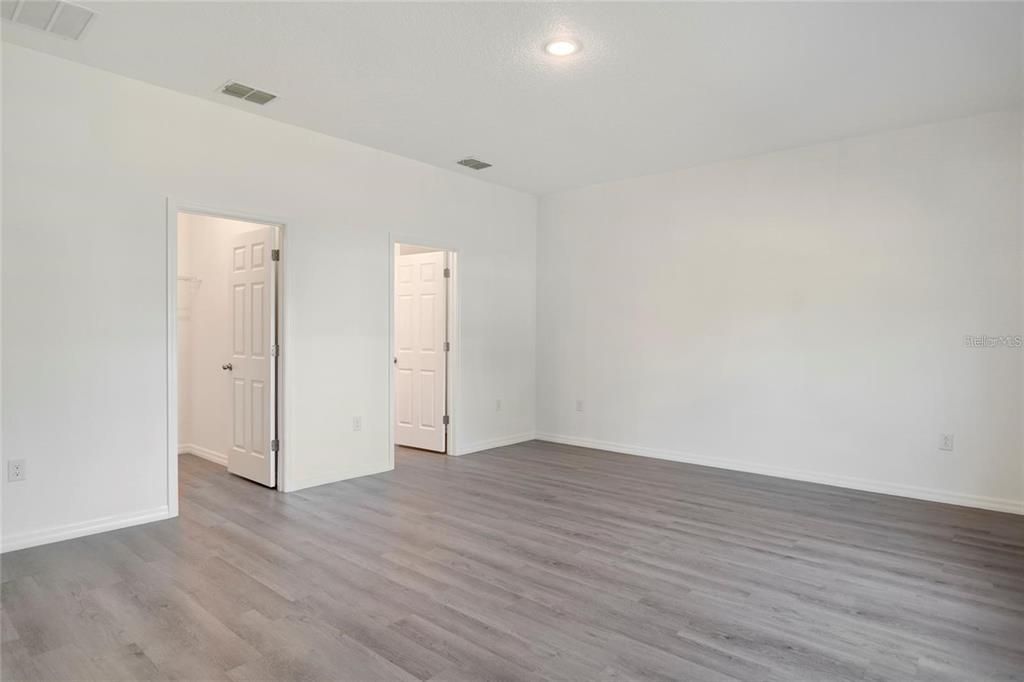 For Sale: $305,000 (4 beds, 2 baths, 1695 Square Feet)