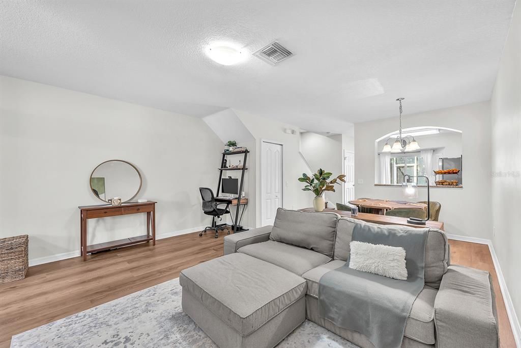 For Sale: $250,000 (3 beds, 2 baths, 1383 Square Feet)