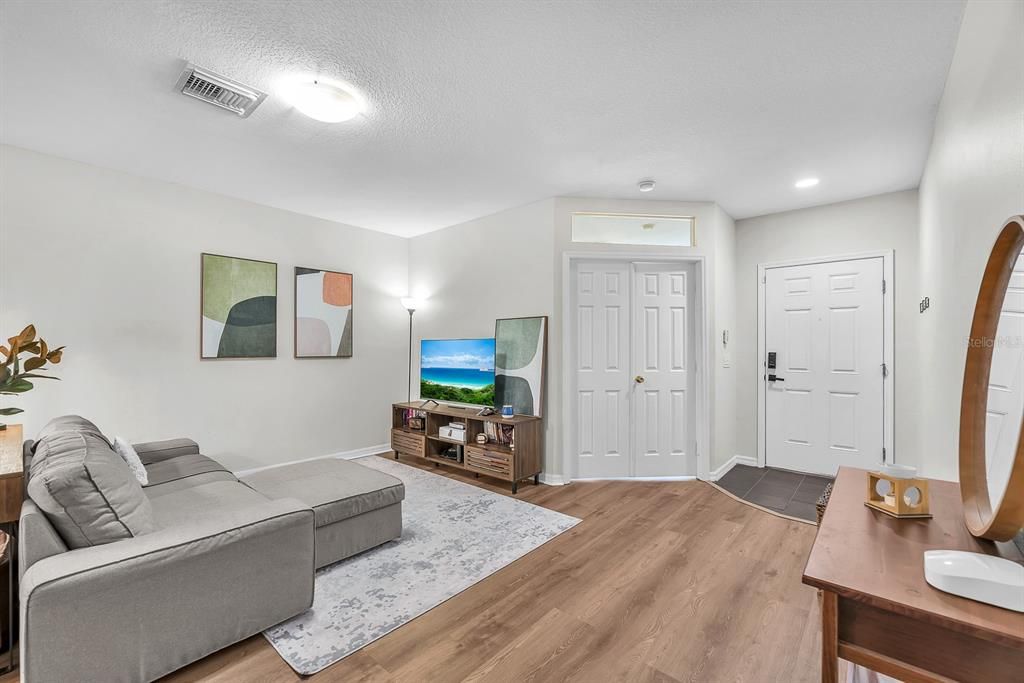 For Sale: $250,000 (3 beds, 2 baths, 1383 Square Feet)