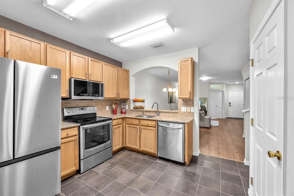 For Sale: $250,000 (3 beds, 2 baths, 1383 Square Feet)