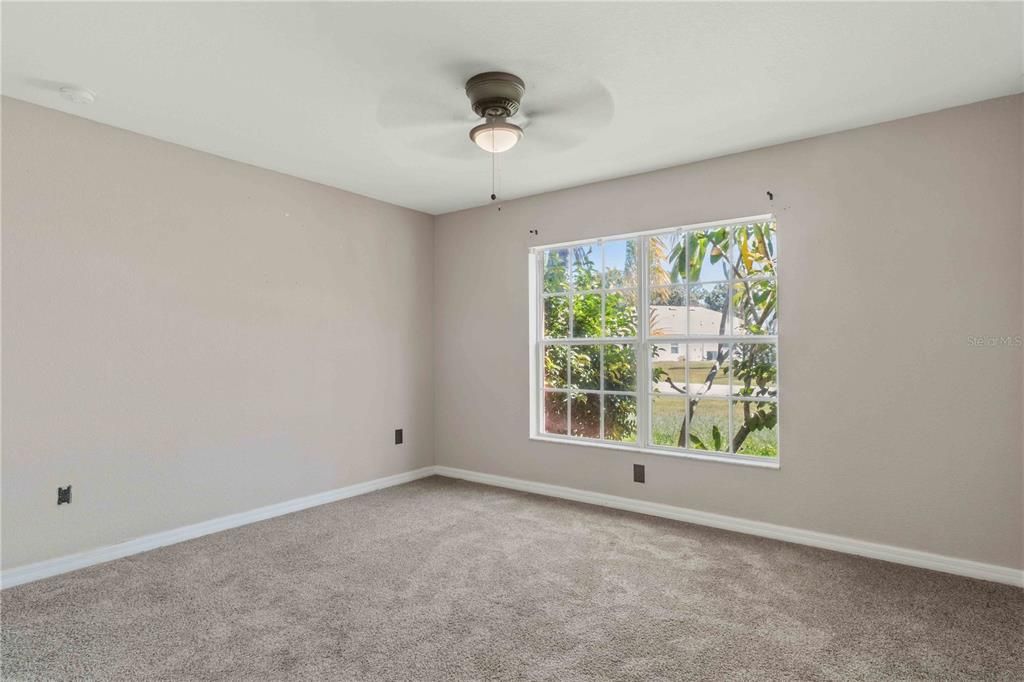 For Sale: $320,000 (4 beds, 2 baths, 2304 Square Feet)