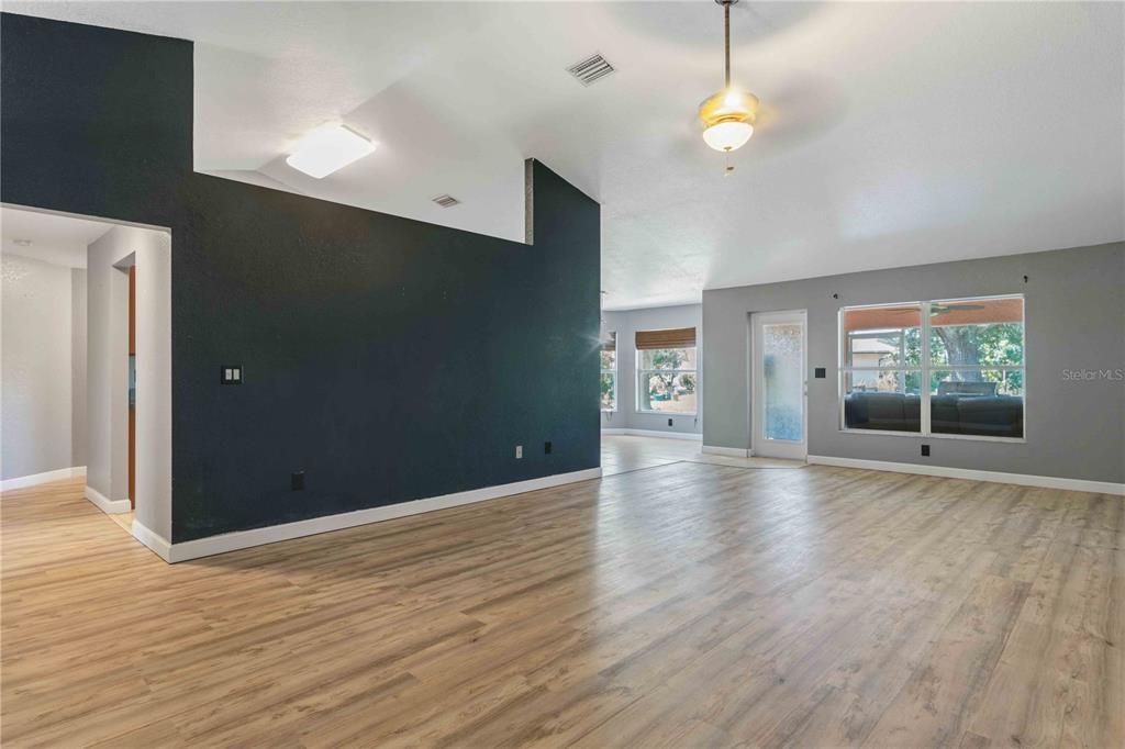 For Sale: $320,000 (4 beds, 2 baths, 2304 Square Feet)
