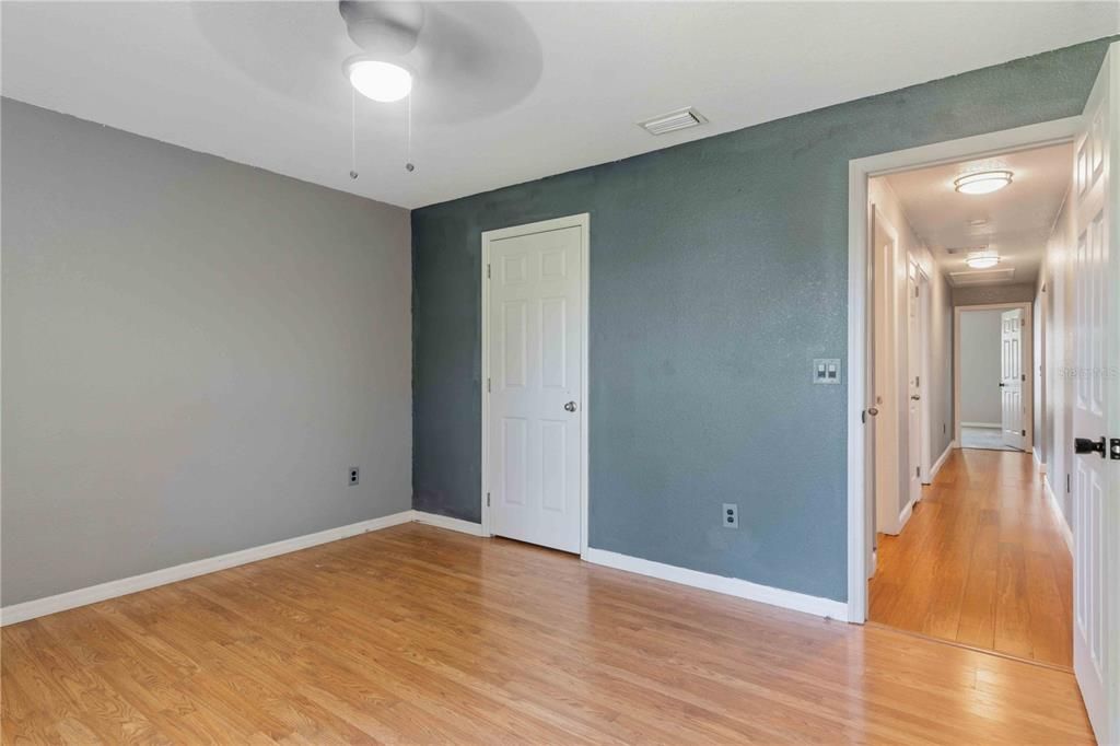 For Sale: $320,000 (4 beds, 2 baths, 2304 Square Feet)