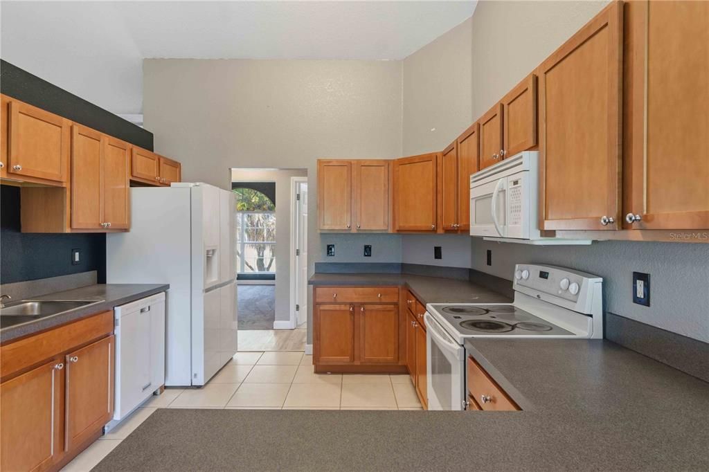 For Sale: $320,000 (4 beds, 2 baths, 2304 Square Feet)