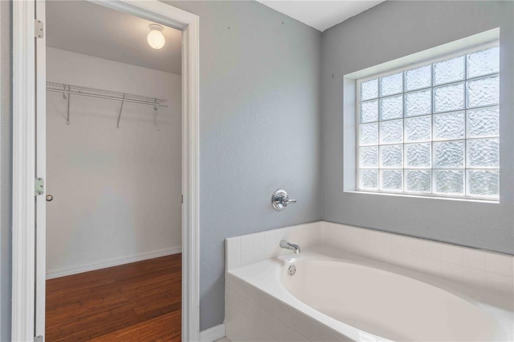 For Sale: $320,000 (4 beds, 2 baths, 2304 Square Feet)