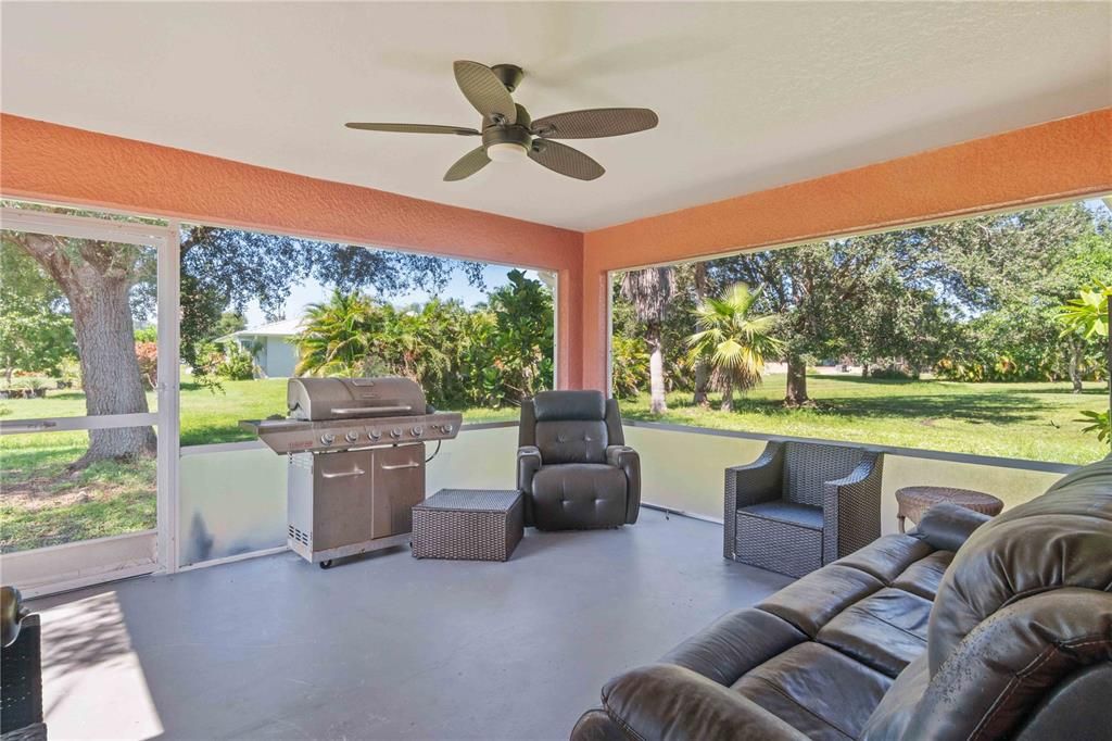For Sale: $320,000 (4 beds, 2 baths, 2304 Square Feet)