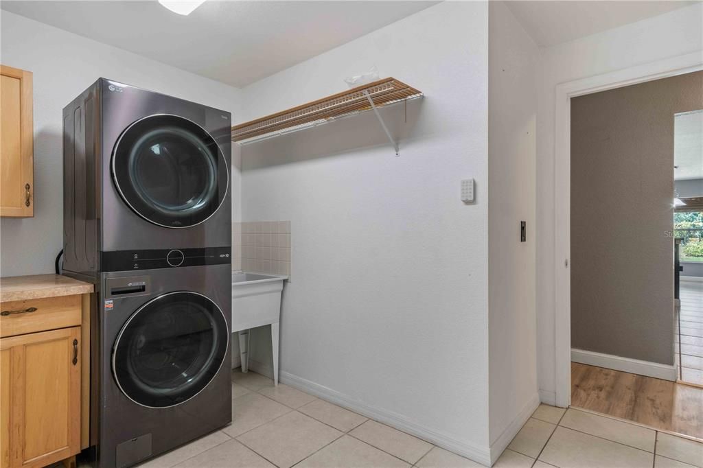 For Sale: $320,000 (4 beds, 2 baths, 2304 Square Feet)