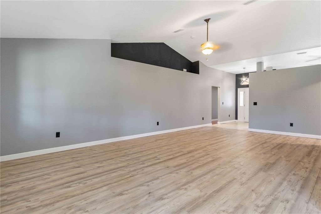 For Sale: $320,000 (4 beds, 2 baths, 2304 Square Feet)