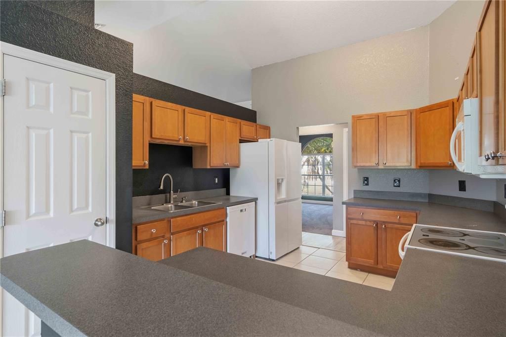 For Sale: $320,000 (4 beds, 2 baths, 2304 Square Feet)