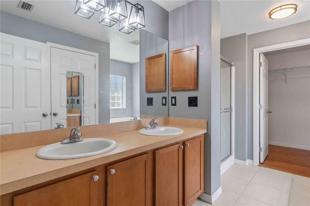 For Sale: $320,000 (4 beds, 2 baths, 2304 Square Feet)
