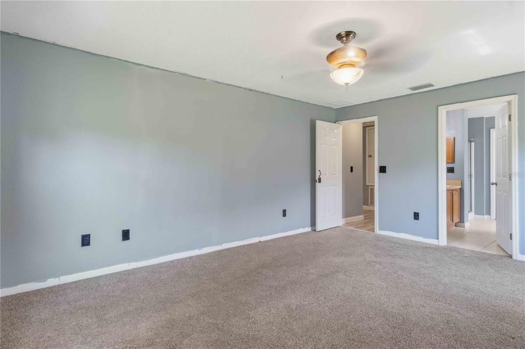 For Sale: $320,000 (4 beds, 2 baths, 2304 Square Feet)