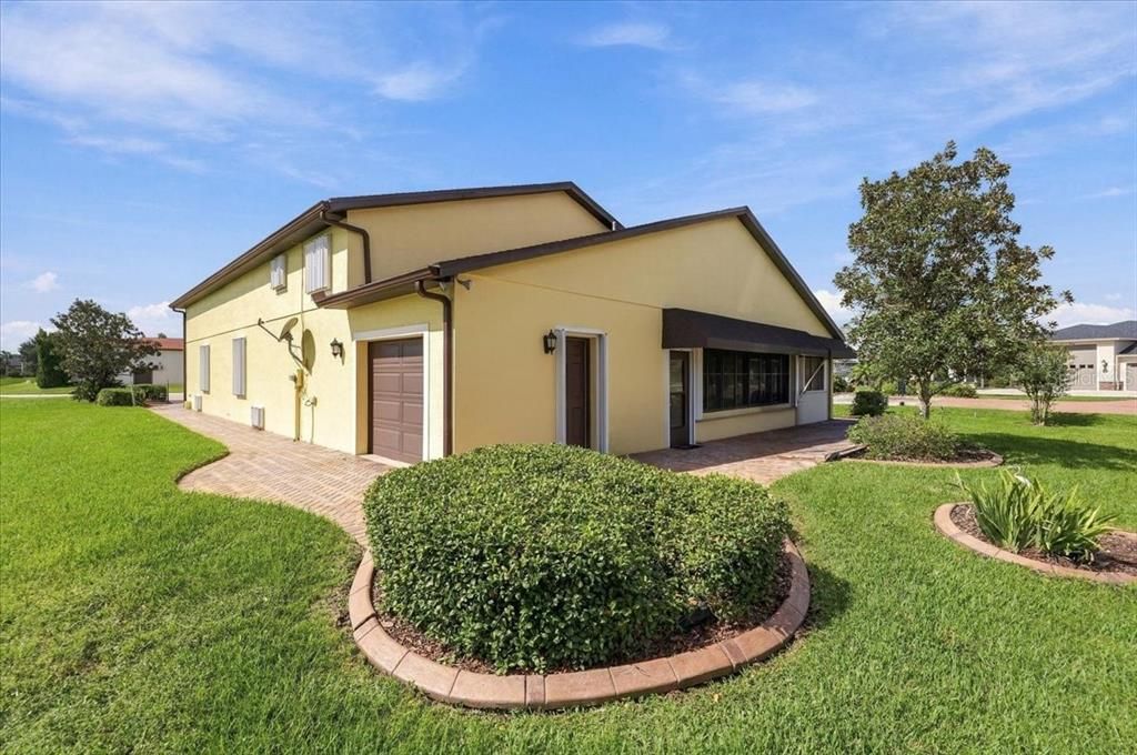 En Venta: $575,000 (2 camas, 2 baños, 2105 Pies cuadrados)