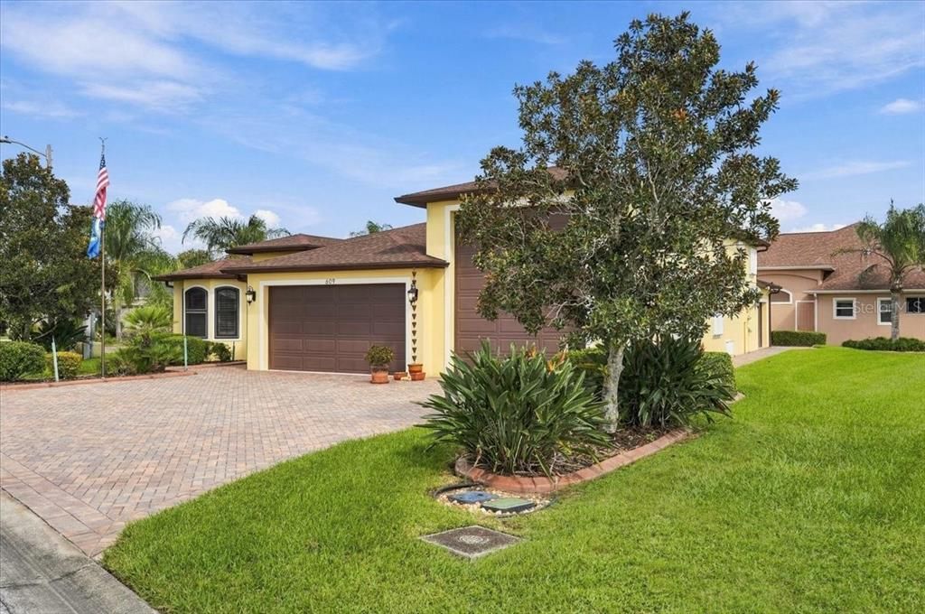 En Venta: $575,000 (2 camas, 2 baños, 2105 Pies cuadrados)