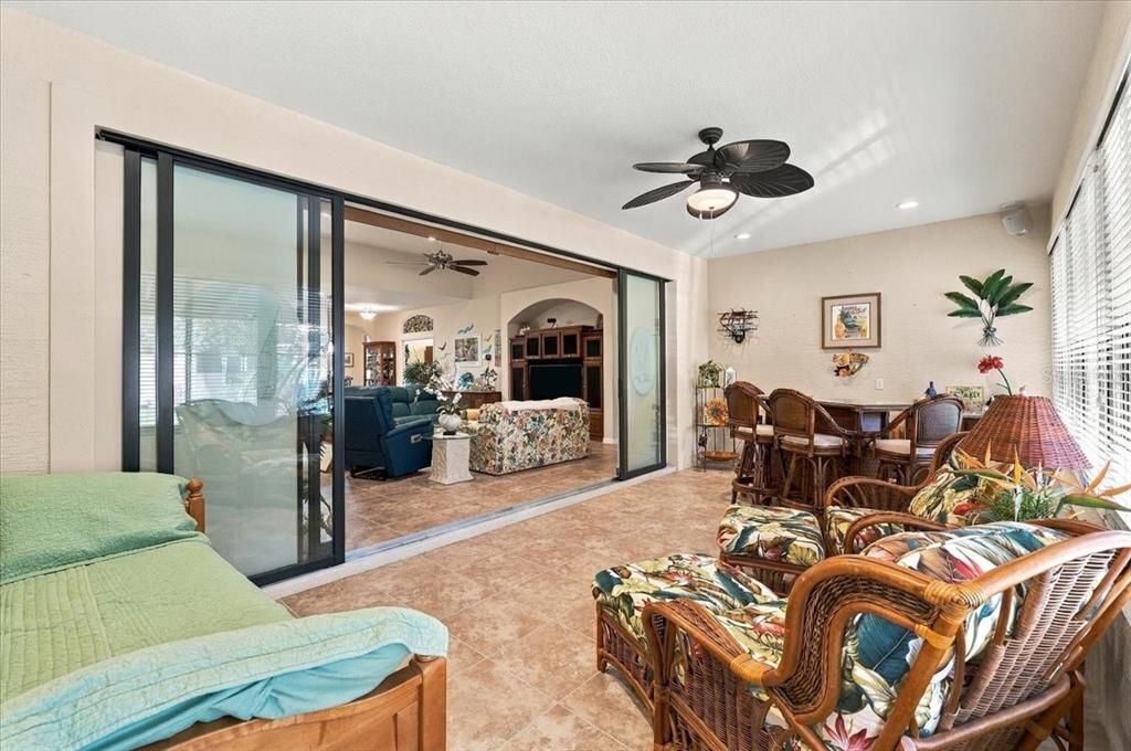 En Venta: $575,000 (2 camas, 2 baños, 2105 Pies cuadrados)