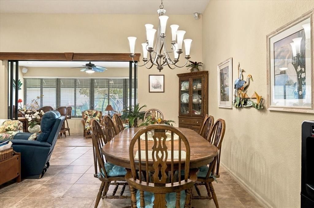 En Venta: $575,000 (2 camas, 2 baños, 2105 Pies cuadrados)