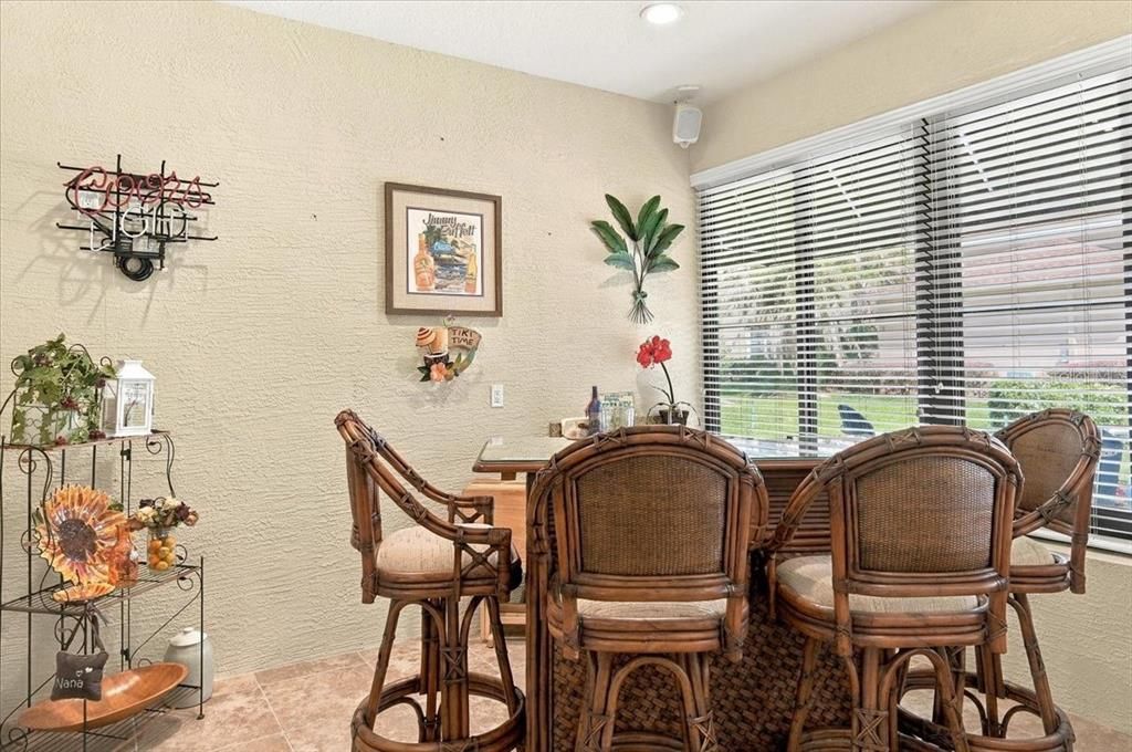 En Venta: $575,000 (2 camas, 2 baños, 2105 Pies cuadrados)
