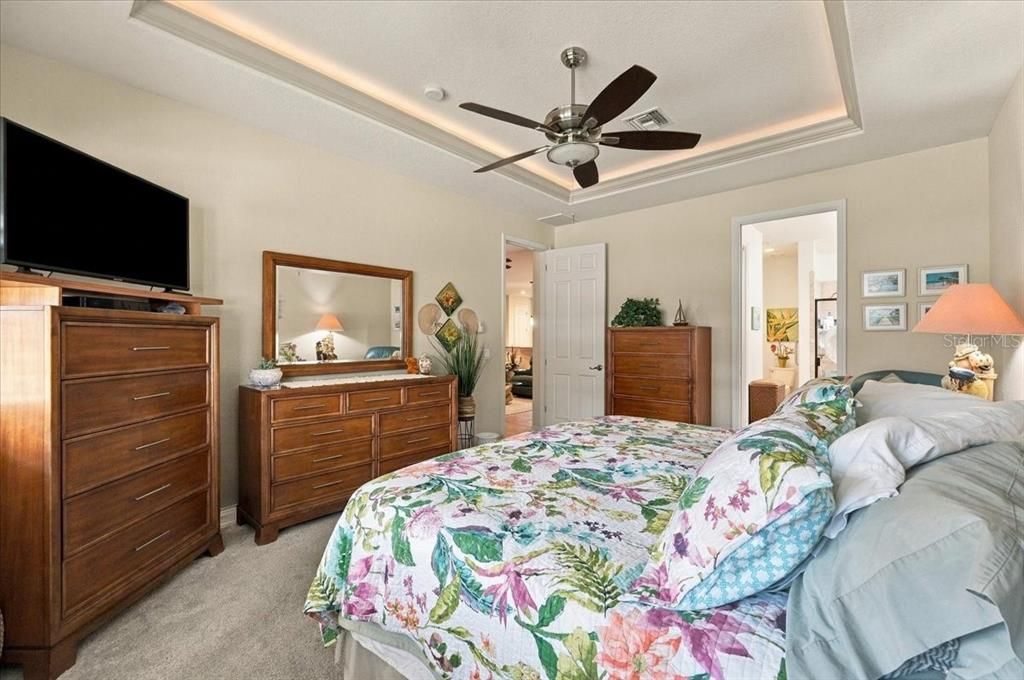 En Venta: $575,000 (2 camas, 2 baños, 2105 Pies cuadrados)