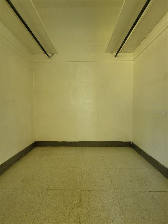 For Rent: $1,300 (2 beds, 1 baths, 997 Square Feet)