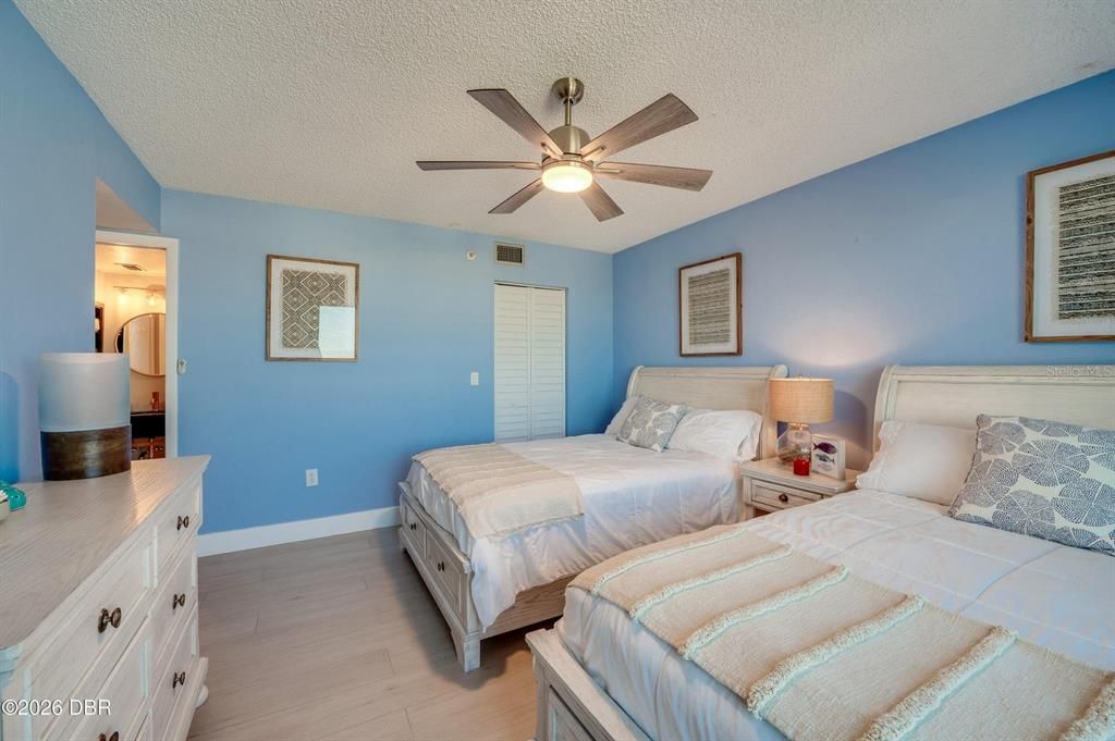 For Sale: $400,000 (2 beds, 2 baths, 1555 Square Feet)