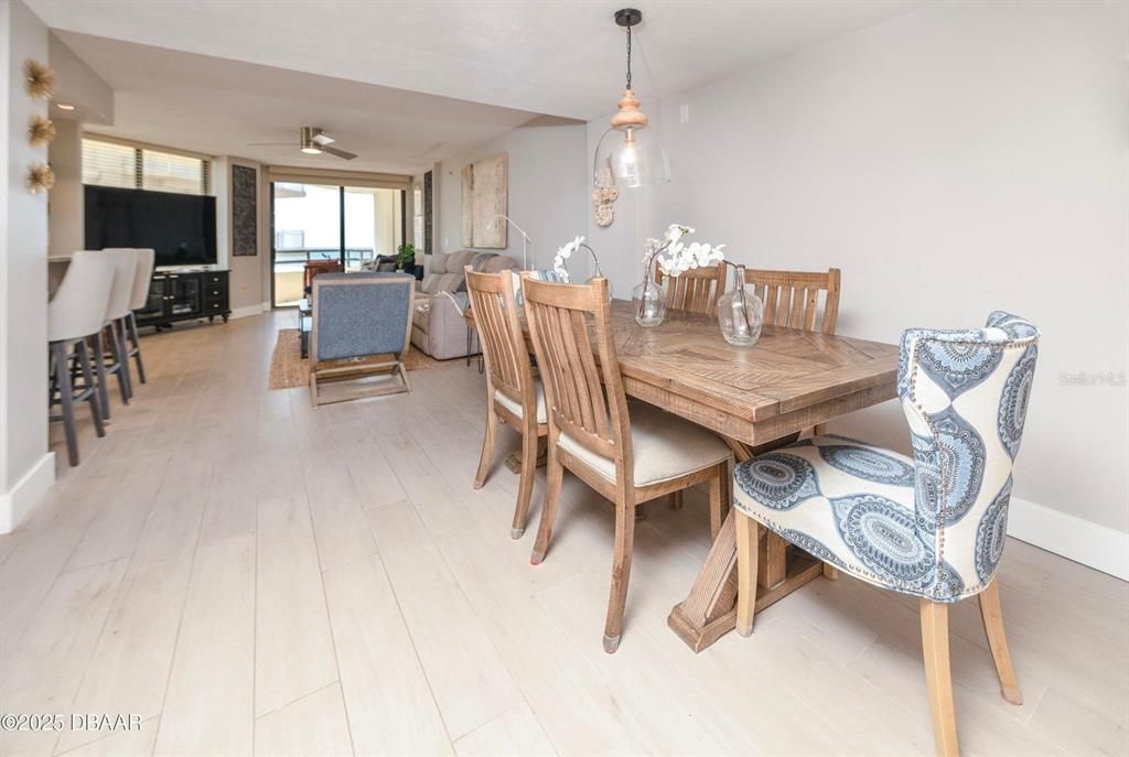 For Sale: $400,000 (2 beds, 2 baths, 1555 Square Feet)