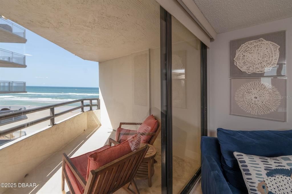 For Sale: $400,000 (2 beds, 2 baths, 1555 Square Feet)
