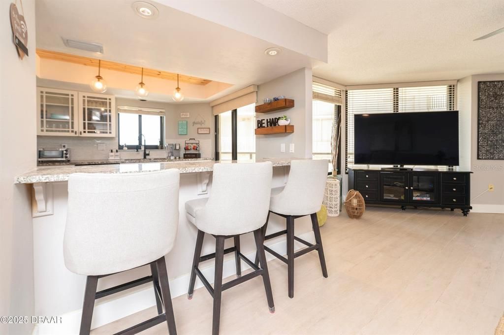 For Sale: $400,000 (2 beds, 2 baths, 1555 Square Feet)