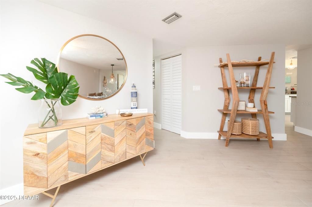 For Sale: $400,000 (2 beds, 2 baths, 1555 Square Feet)