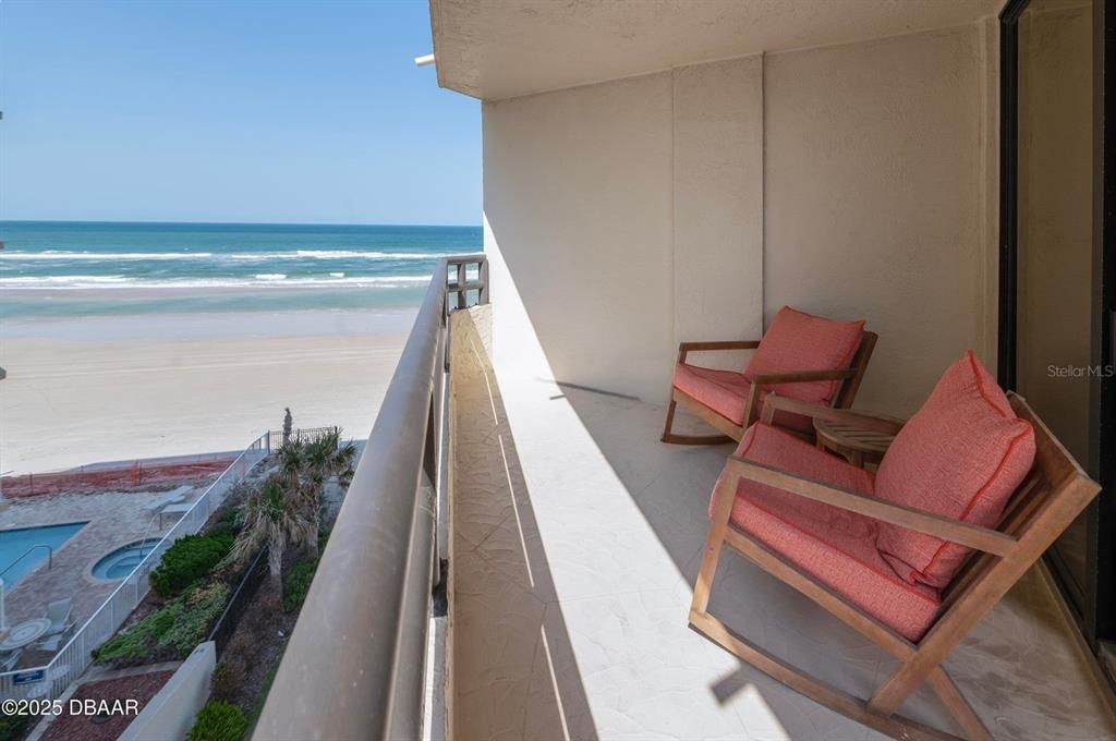 For Sale: $400,000 (2 beds, 2 baths, 1555 Square Feet)