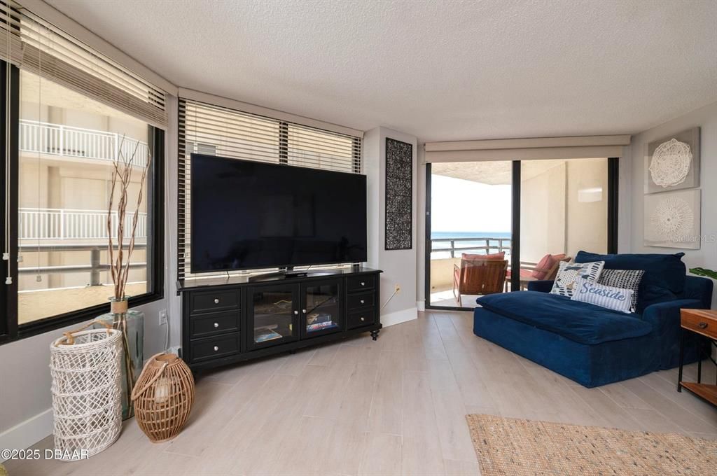 For Sale: $400,000 (2 beds, 2 baths, 1555 Square Feet)