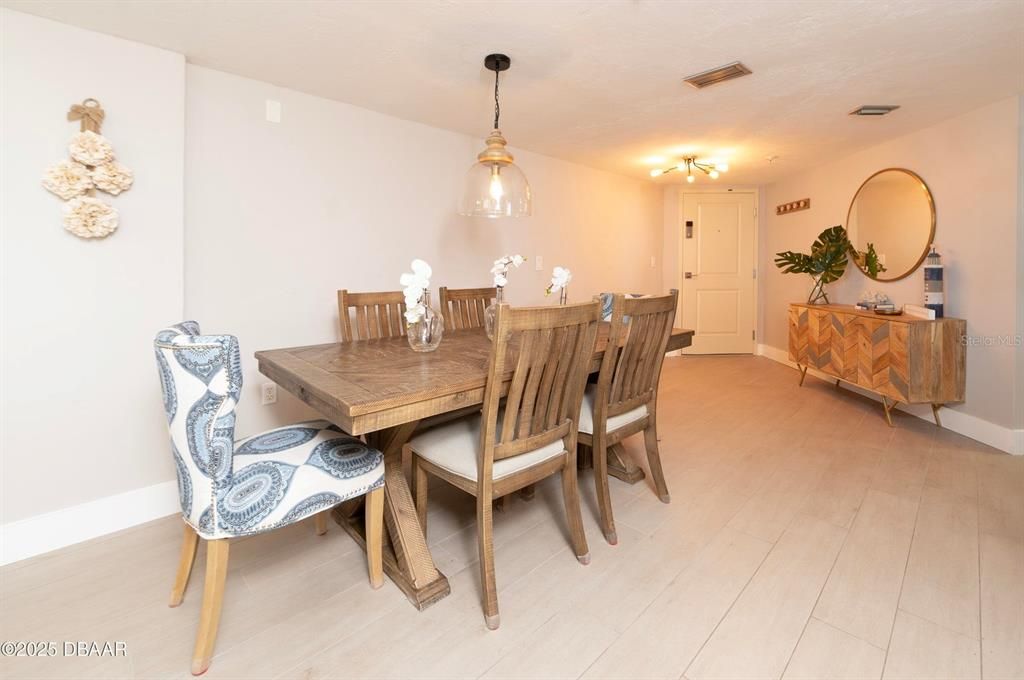 For Sale: $400,000 (2 beds, 2 baths, 1555 Square Feet)